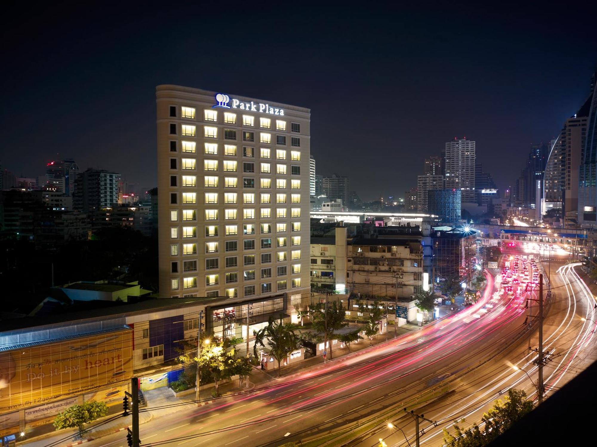 Отель Park Plaza Sukhumvit Бангкок Экстерьер фото